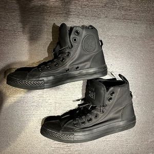 Black size 7 Womens converse